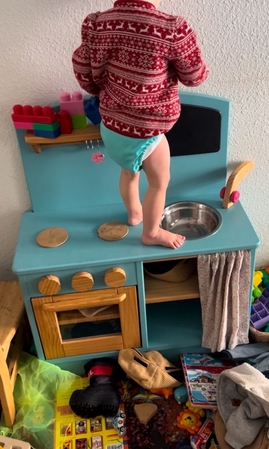 Toddler climbing toy kitchen